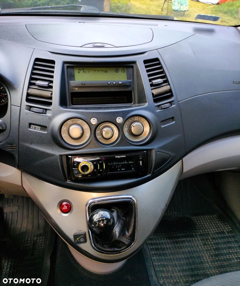 Mitsubishi Grandis - 32