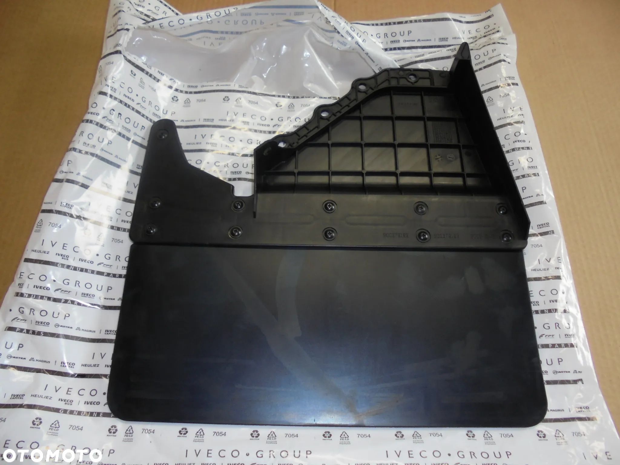 CHLAPACZ TYŁ LEWY DAILY 2014- MODEL S 5802362368 - 1