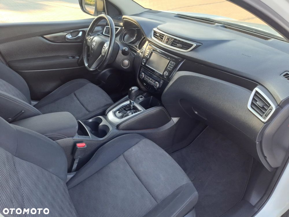 Nissan Qashqai 1.6 DCi Xtronic TEKNA - 9