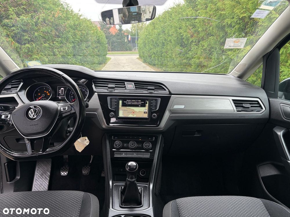 Volkswagen Touran - 22