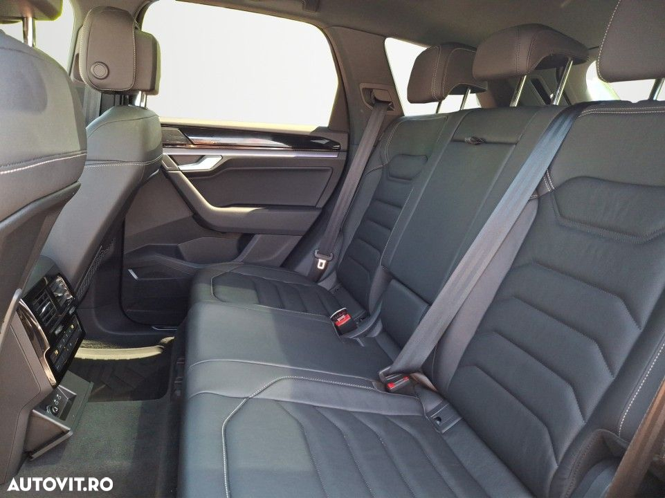 Volkswagen Touareg - 13