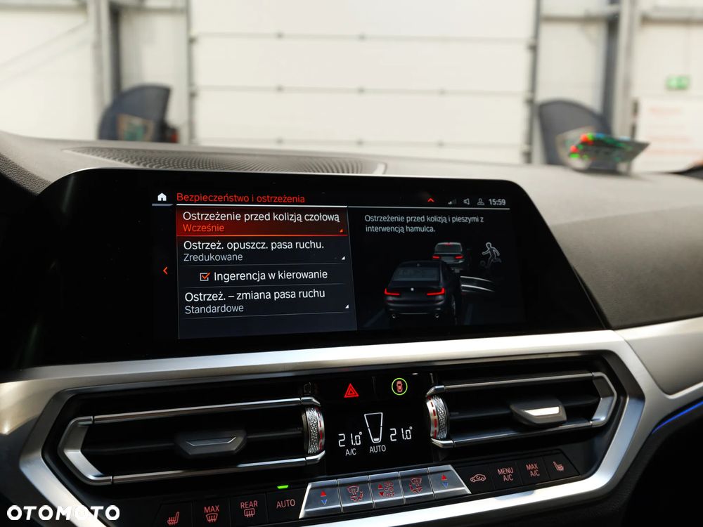 BMW Seria 3 320d xDrive M Sport sport - 31