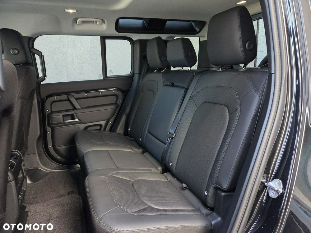 Land Rover Defender - 25