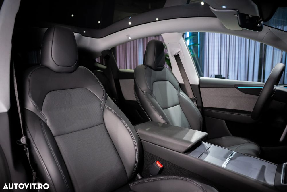 Tesla Model Y Long Range RWD - 37
