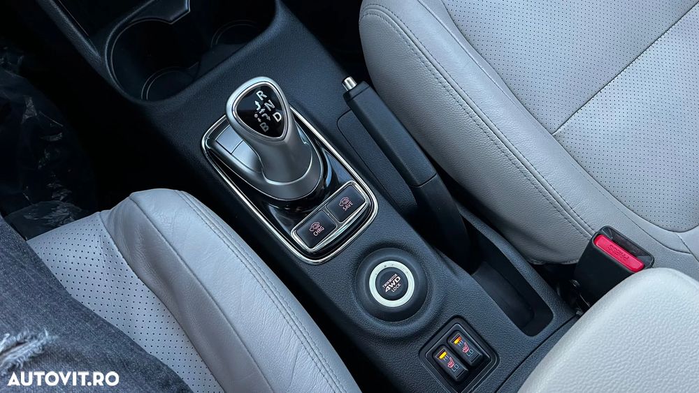 Mitsubishi Outlander - 24