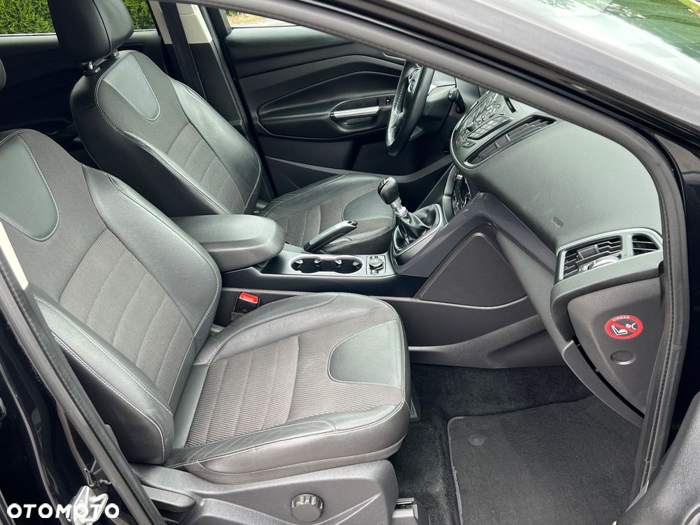 Ford Kuga 2.0 TDCi 2x4 Titanium - 28