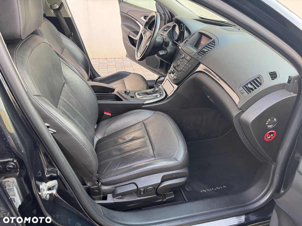 Opel Insignia 2.0 Turbo Sports Tourer 4x4 Automatik Cosmo - 19