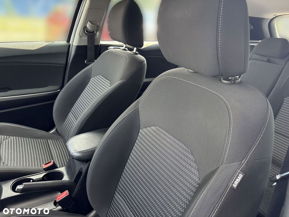 Kia Ceed - 11
