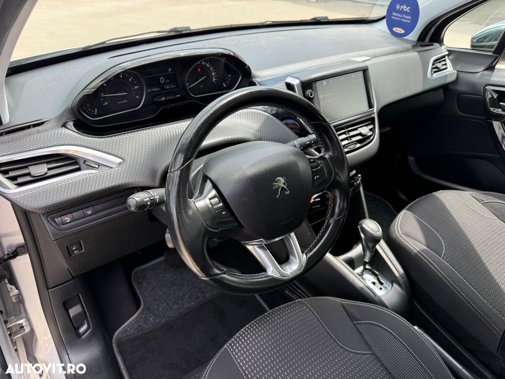 Peugeot 208 1.2 L PureTech Turbo S&S EAT6 Allure - 29