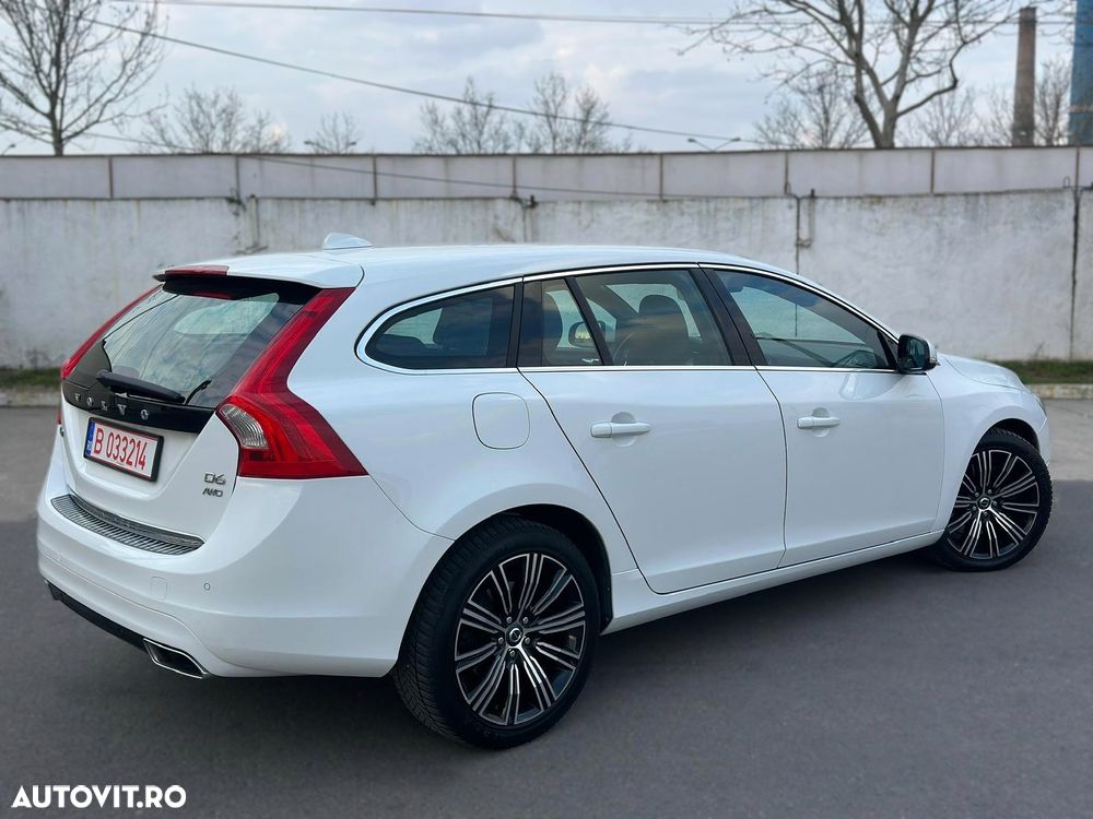 Volvo V60 D6 Plug-In-Hybrid AWD Geartronic Summum - 4