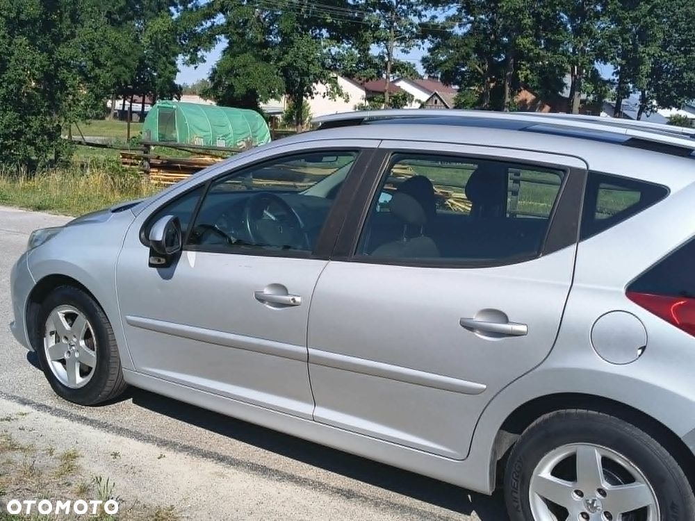 Peugeot 207 - 8
