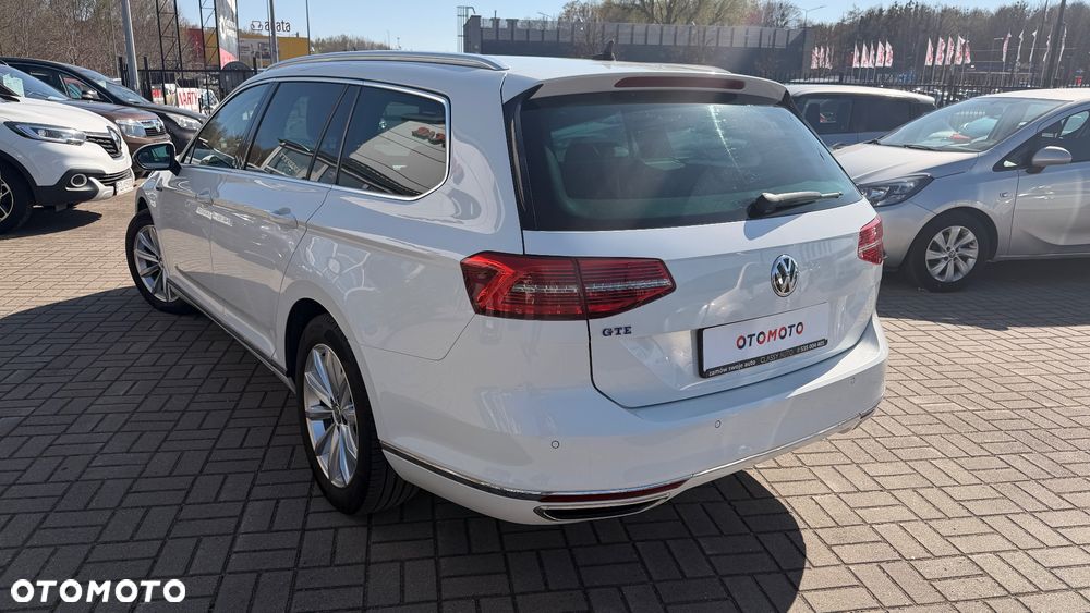 Volkswagen Passat - 4