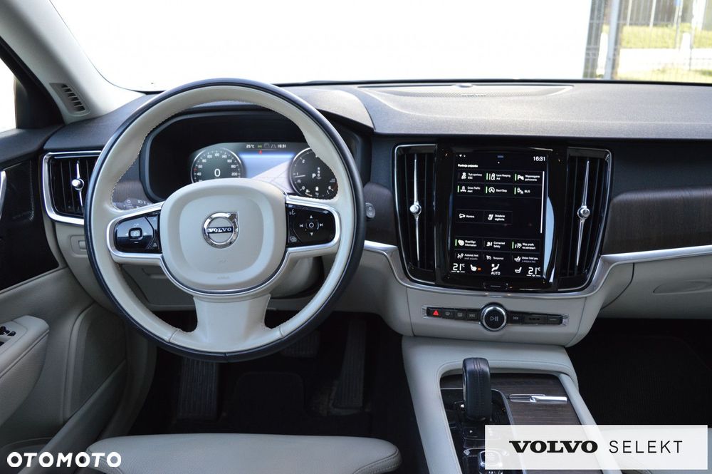 Volvo V90 Cross Country - 27
