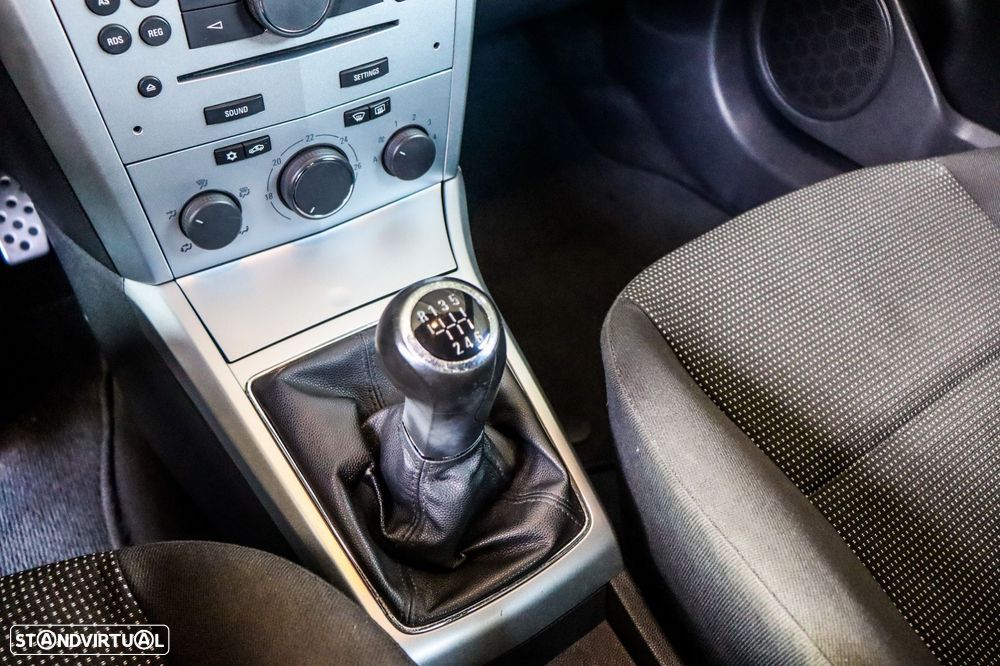 Opel Astra GTC 1.9 CDTI - 17