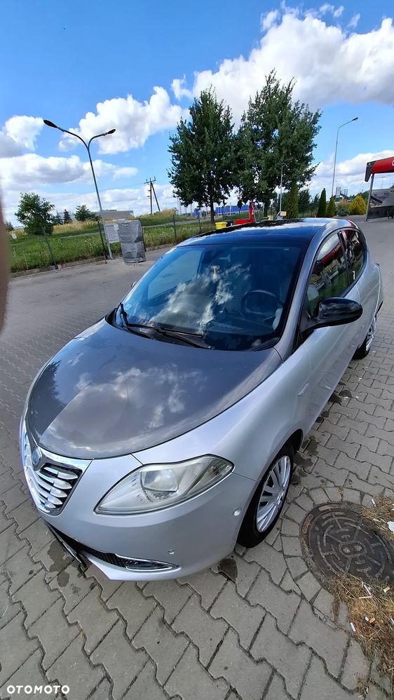 Lancia Ypsilon 0.9 Platinum S&S - 9