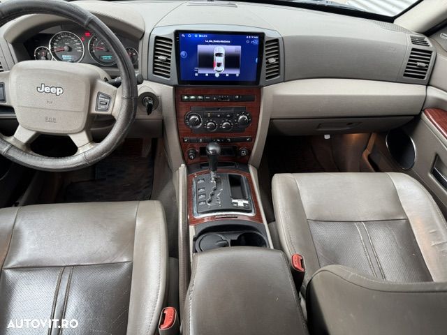 Jeep Grand Cherokee - 12