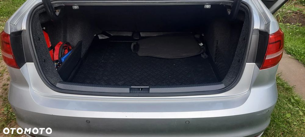 Volkswagen Jetta 2.0 TDI DPF BMT Trendline - 11