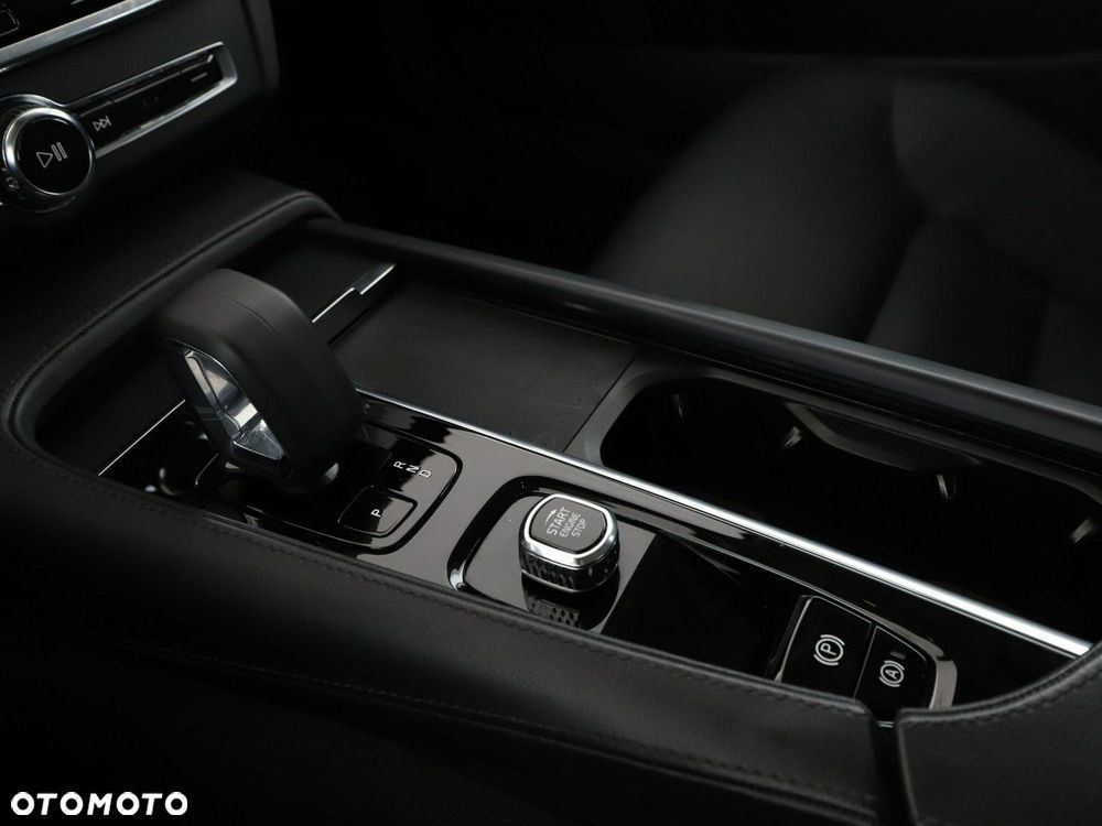 Volvo S90 B5 D AWD Geartronic Momentum Pro - 32