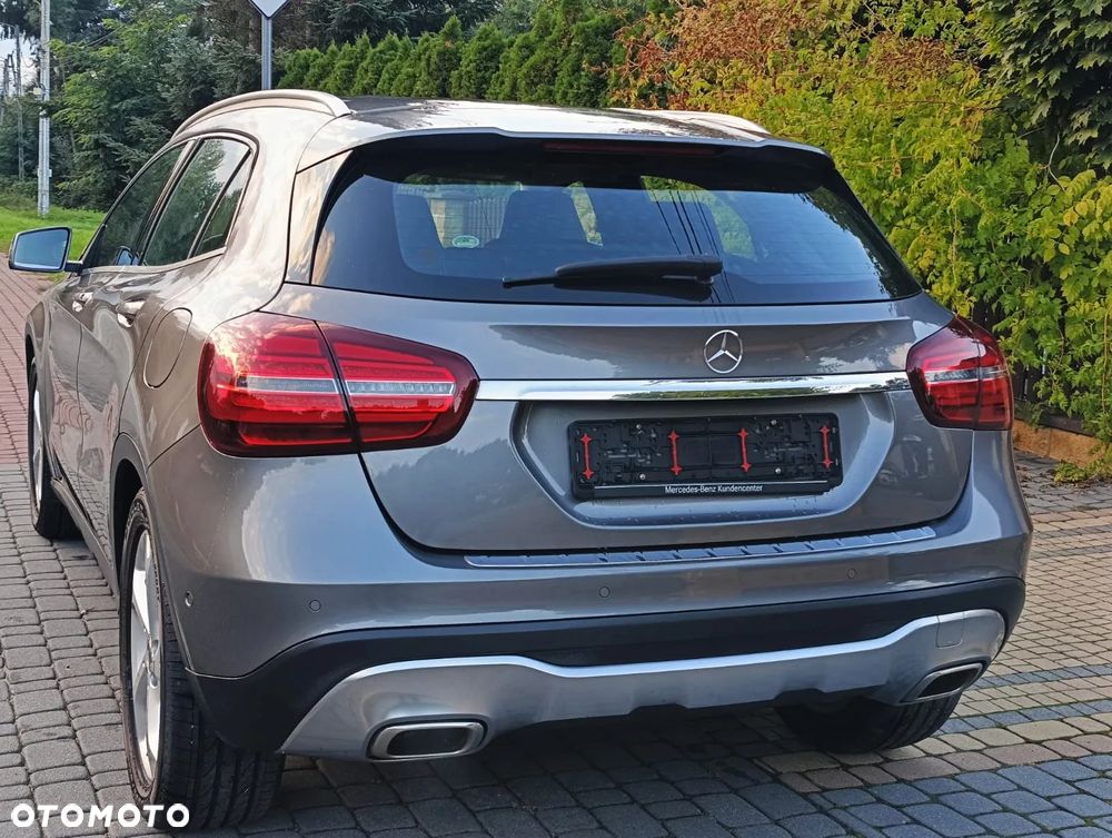 Mercedes-Benz GLA 200 Urban - 11