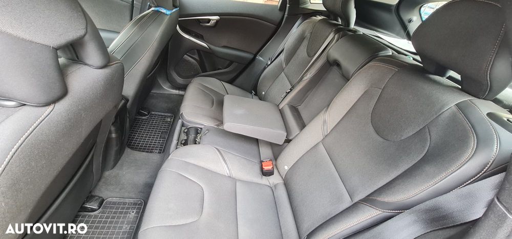 Volvo V40 D2 Aut. Momentum - 9