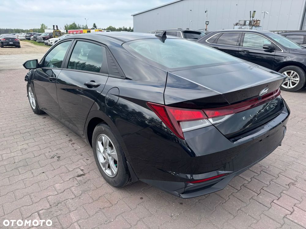 Hyundai Elantra - 5