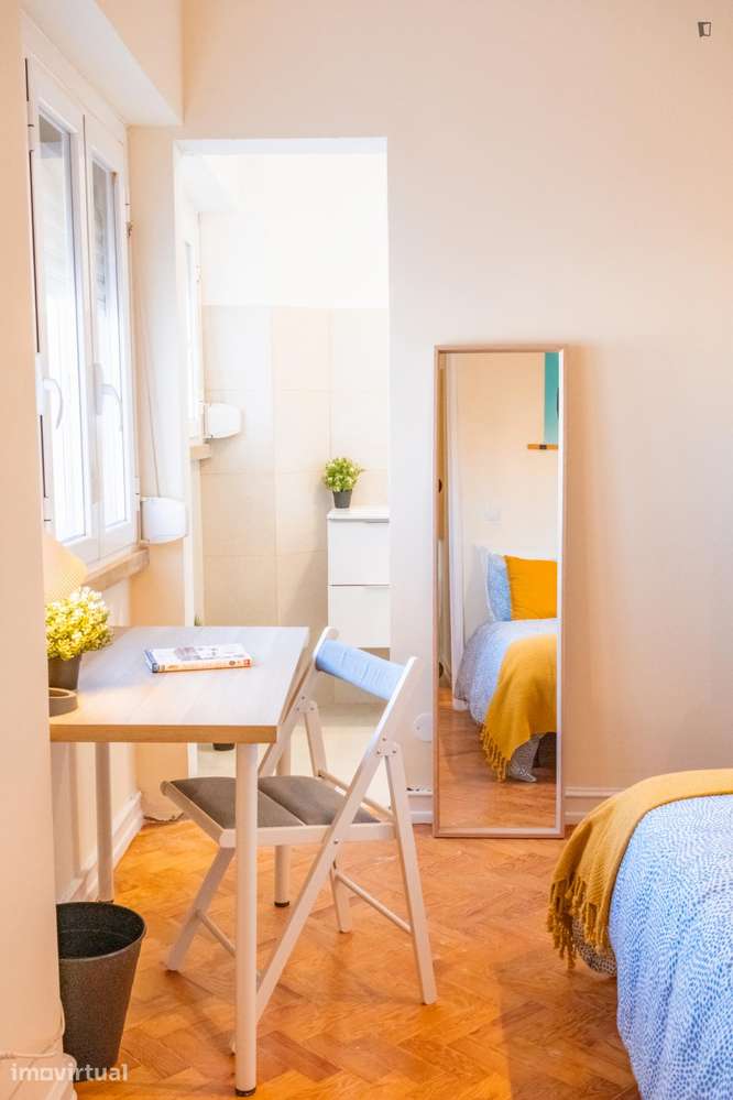Quarto - localizado em Roma-Areeiro Lisbon - Grande imagem: 4/12