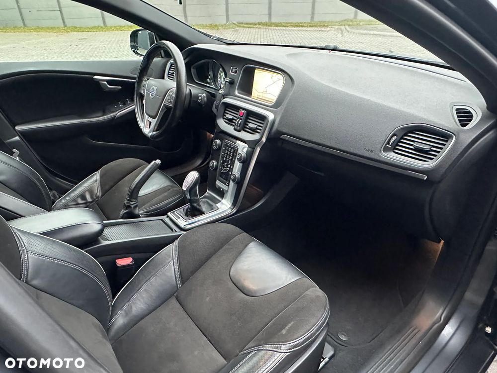 Volvo V40 D2 R Design - 39