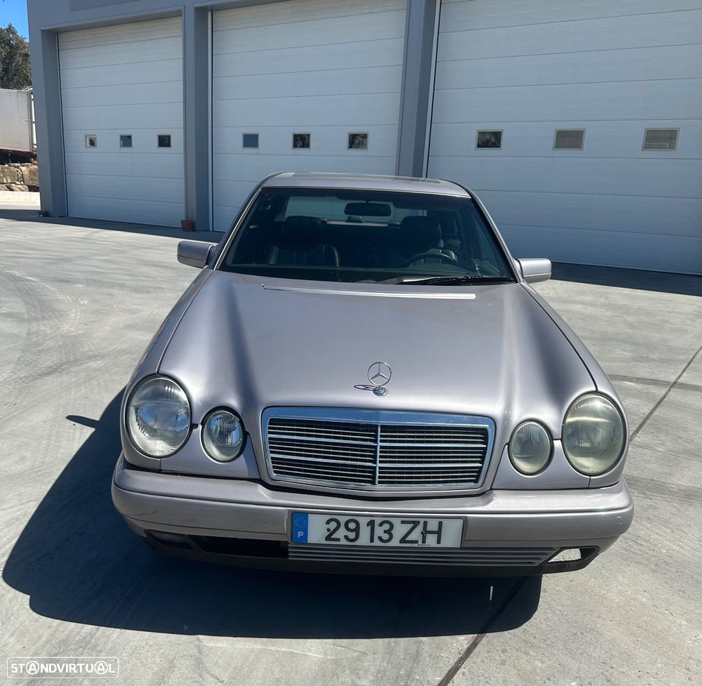 Mercedes-Benz E 200 - 2