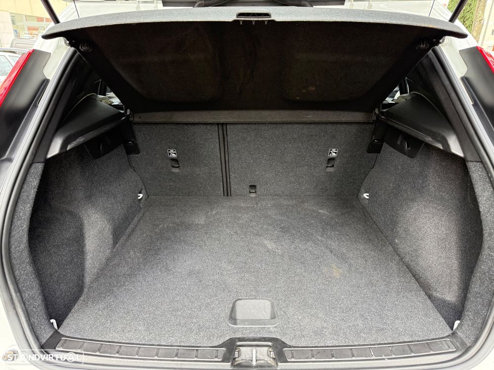 Volvo XC 40 1.5 T3 Tech Edition - 29