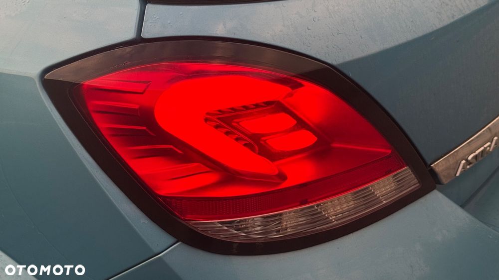 Opel Astra 2.0 Turbo Cosmo - 14