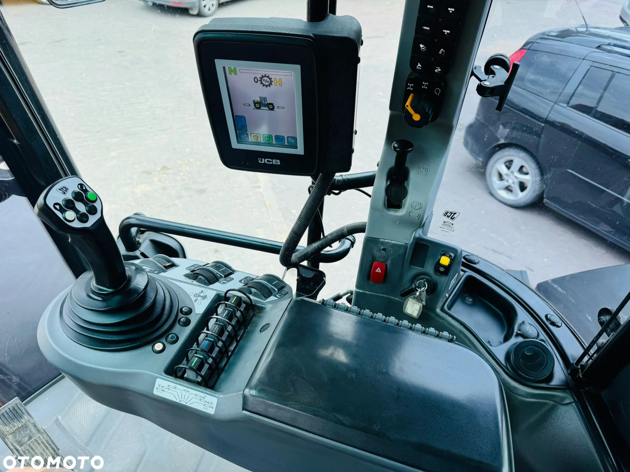 JCB 4220 - 12