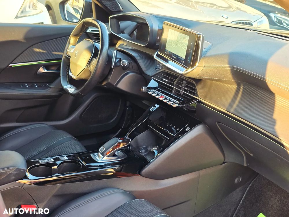 Peugeot 2008 PureTech 130 EAT8 GT Pack - 14