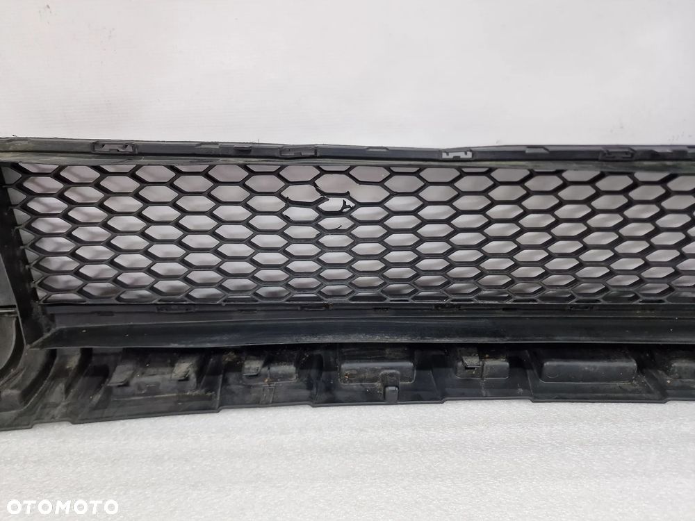 RENAULT TRAFIC 3 III 14- KRATKA ŚRODKOWA ZDERZAKA PRZEDNIEGO PRZÓD , NR 622544919R , NR AUKCJI KR404 - 13