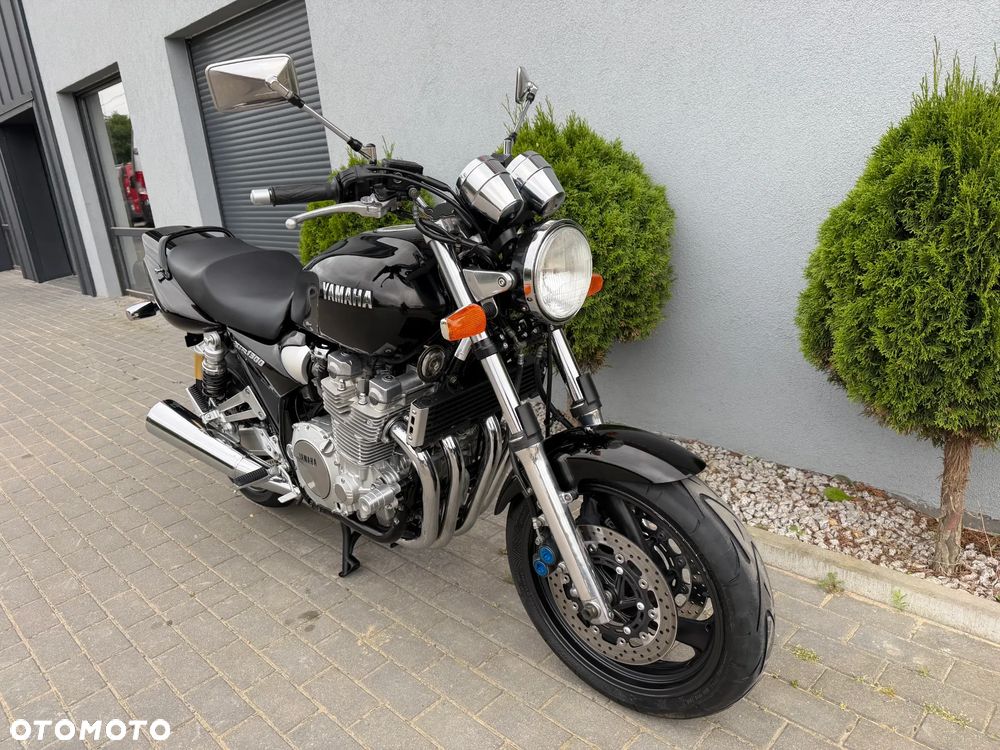 Yamaha XJR - 10
