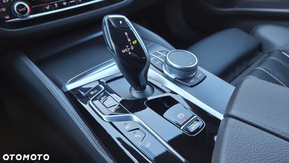 BMW Seria 5 530e xDrive M Sport sport - 28