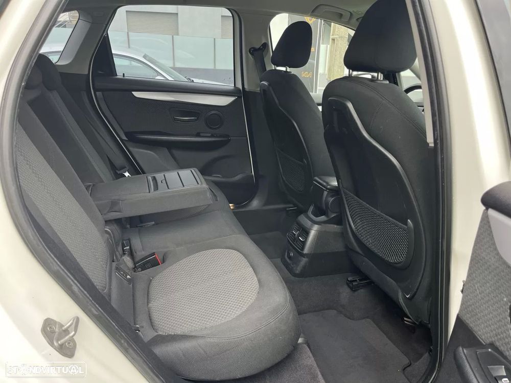 BMW 218 Active Tourer d Line Sport - 48