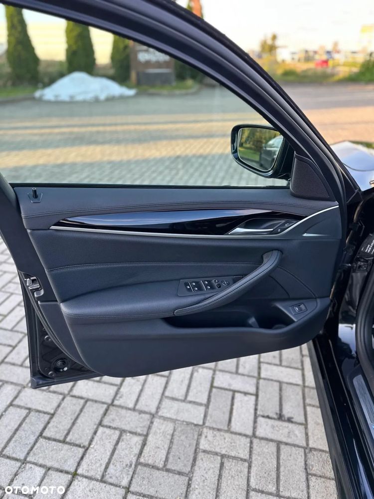 BMW Seria 5 530d xDrive Luxury Line - 22
