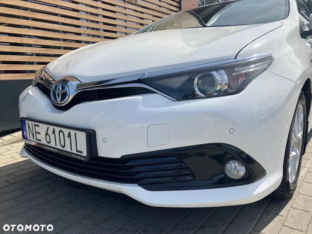 Toyota Auris Hybrid 135 Premium - 10
