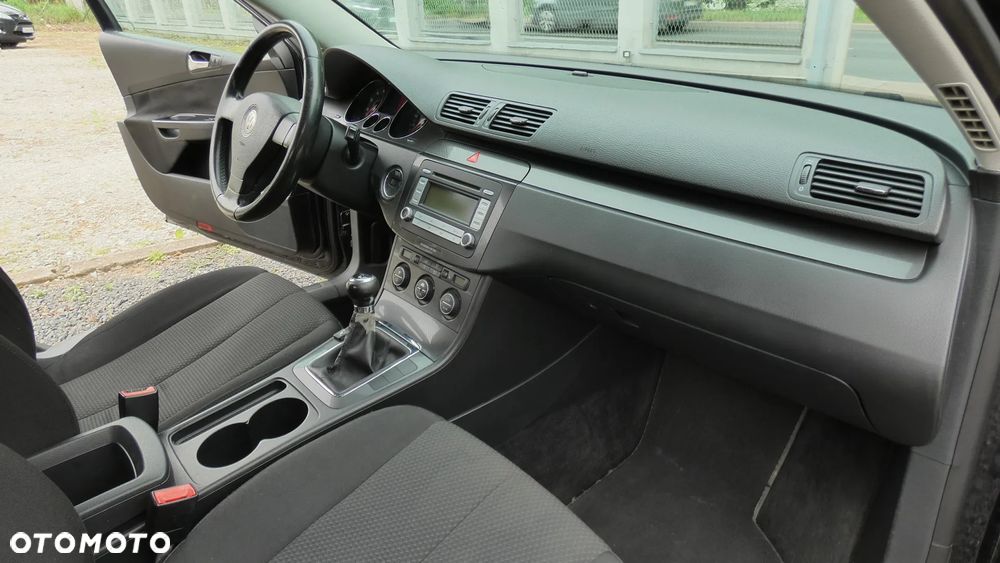 Volkswagen Passat 1.6 Trendline - 15