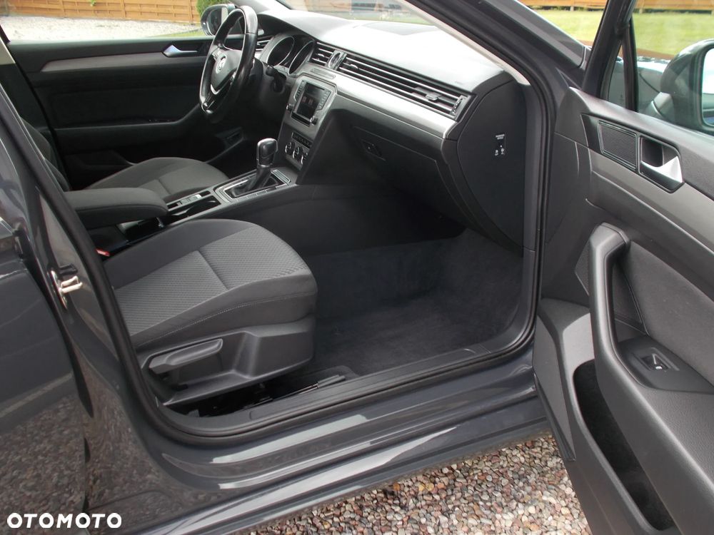 Volkswagen Passat - 6