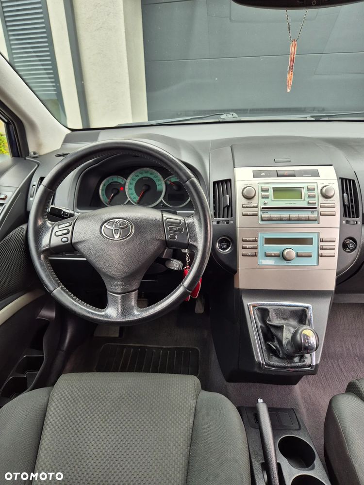 Toyota Corolla Verso - 12