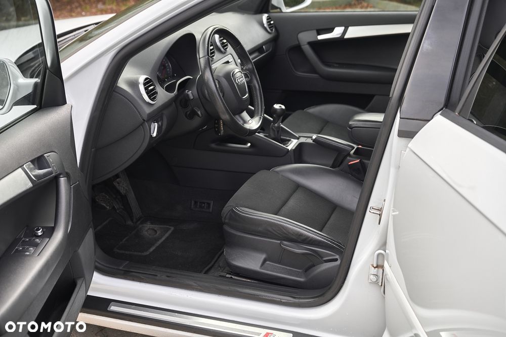 Audi A3 Sportback 1.4 TFSI S line Sportpaket - 24