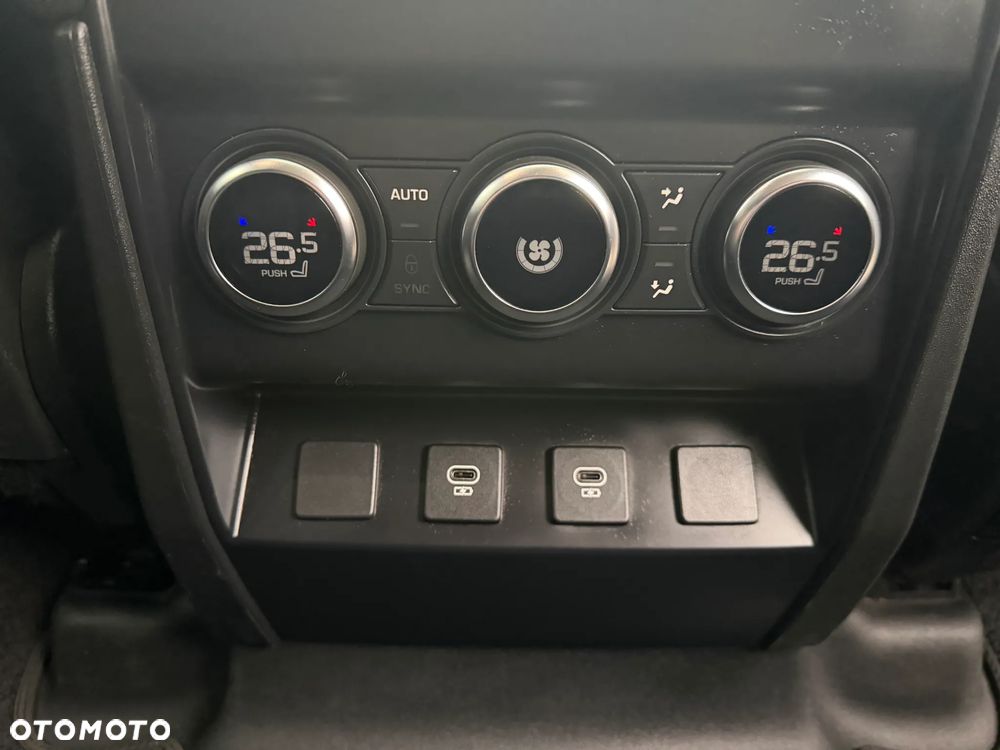 Land Rover Defender 110 D300 X-Dynamic SE - 14