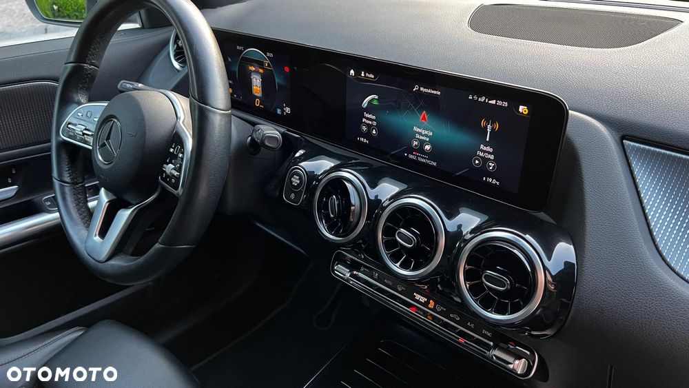 Mercedes-Benz GLA 200 - 33