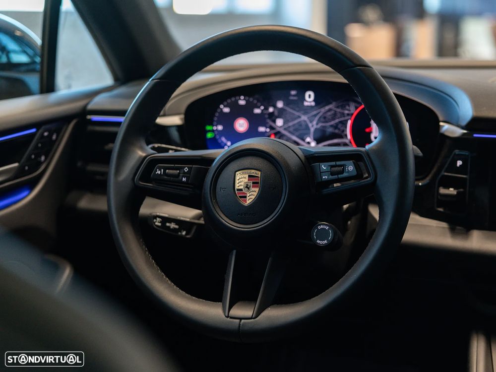 Porsche Macan Electric - 34