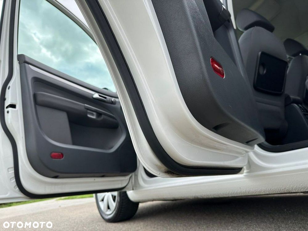 Volkswagen Touran - 30