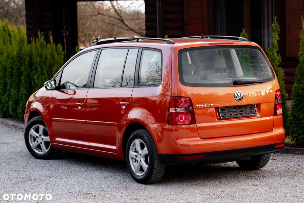 Volkswagen Touran 1.6 - 9