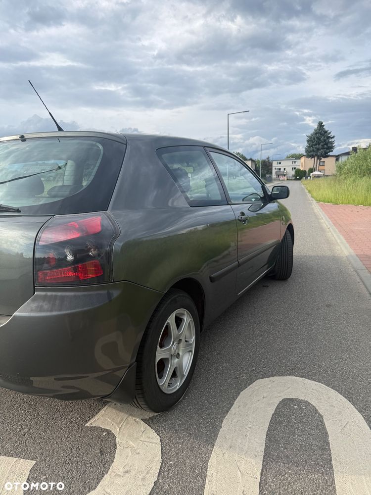 Toyota Corolla - 4