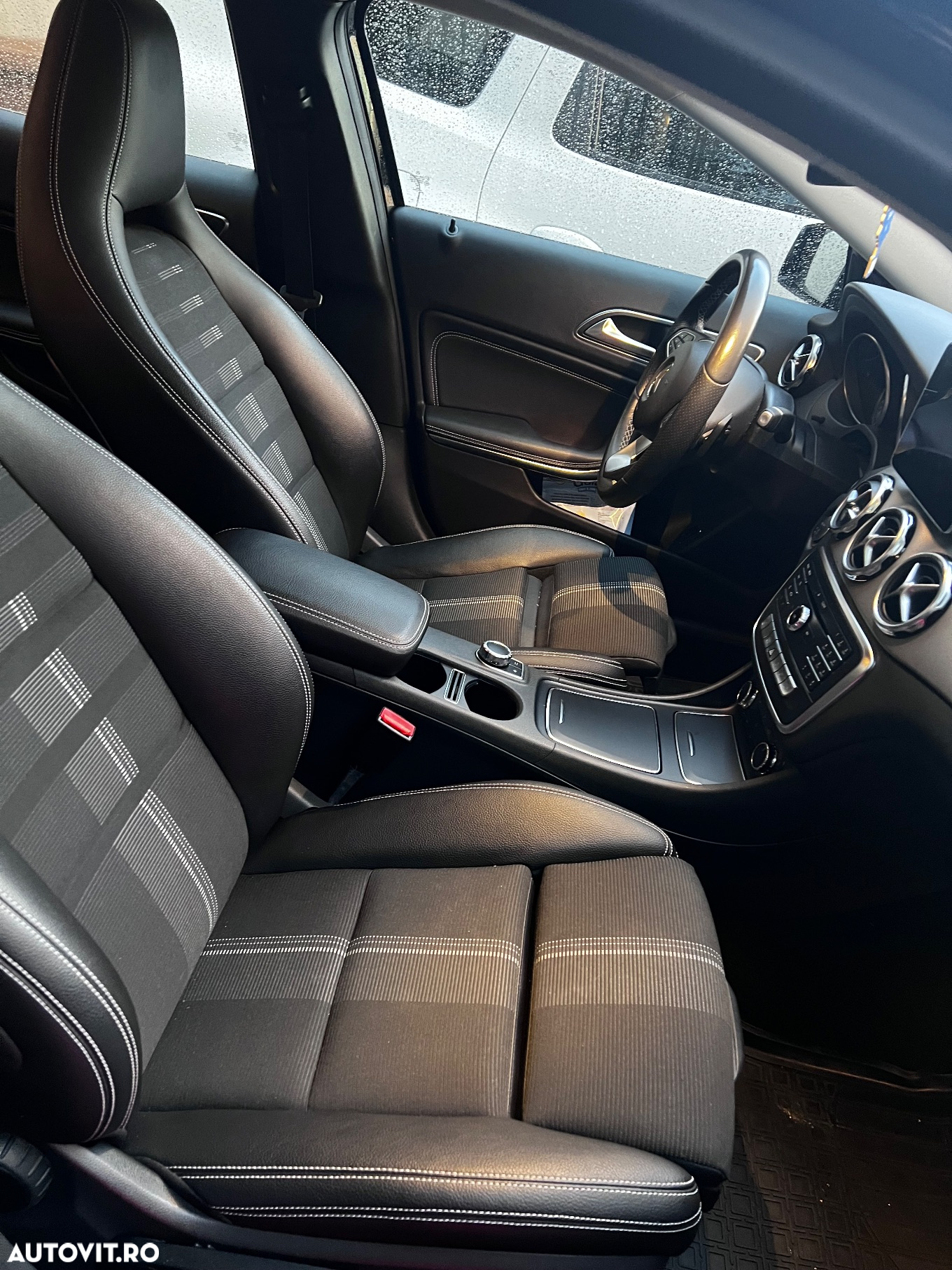 Mercedes-Benz GLA 250 4Matic 7G-DCT - 11