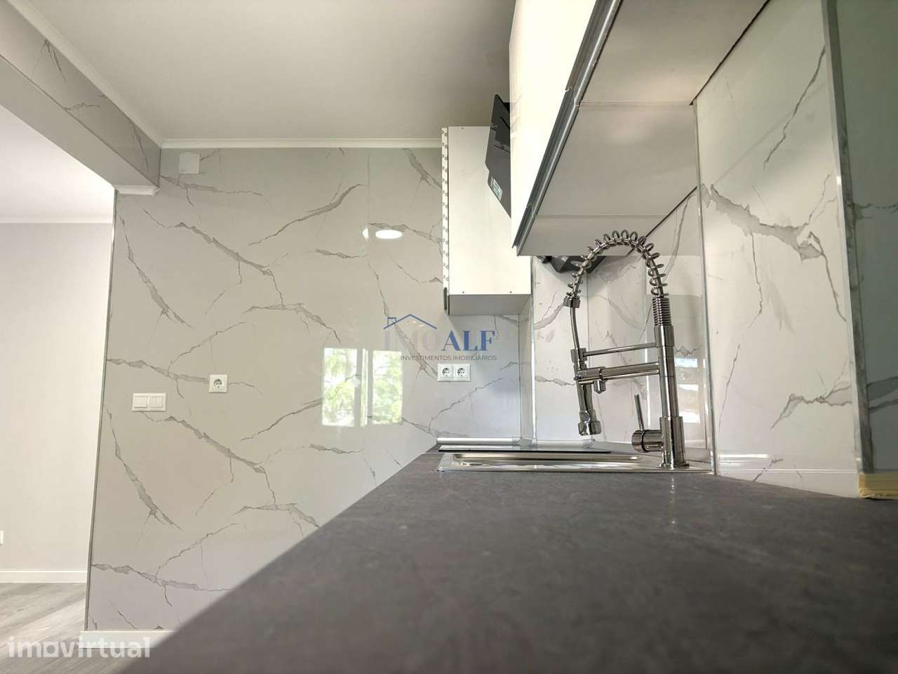 Apartamento T3 remodelado Laranjeiro, junto a transportes - Grande imagem: 2/28
